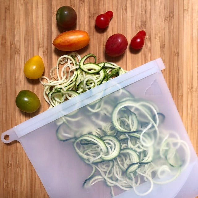 silicone ziploc food bag with spiralised zuchini and cherry tomatoes